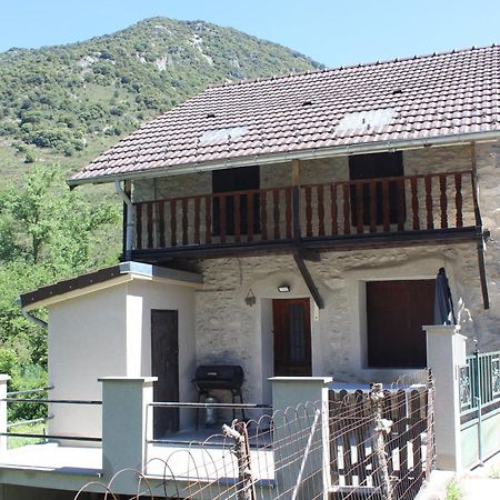 Maison De Charme Calme Entouree De Montagne Ussat Екстер'єр фото